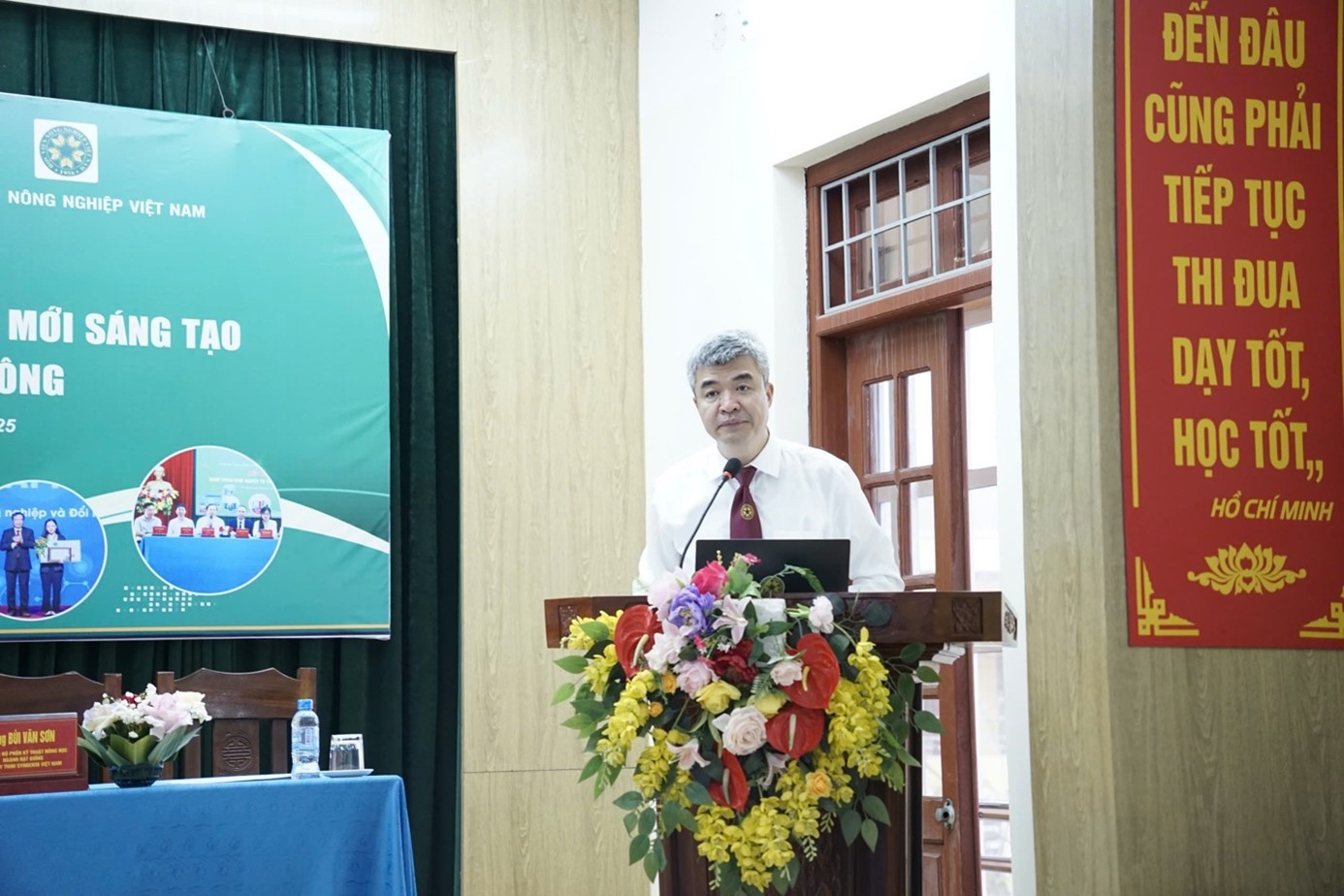 GS.TS. Phạm Văn Cường – Phó Giám đốc Học viện Nông nghiệp Việt Nam phát biểu bế mạc Hội thảo